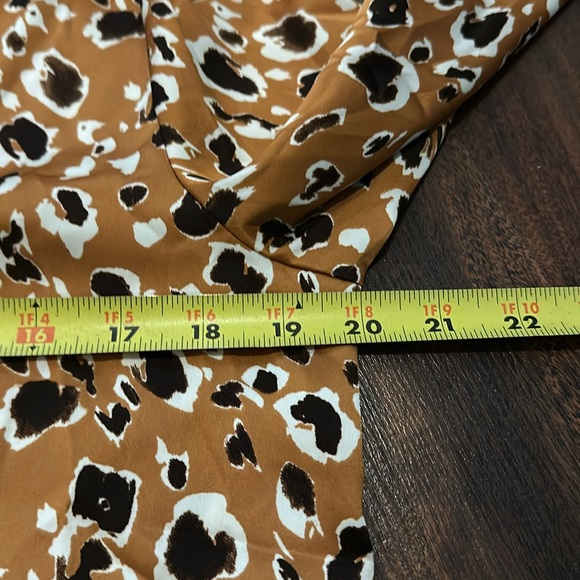 Madison d’Amelie Paris Leopard or Cheetah Animal Print Button Down Small - Picture 7 of 10